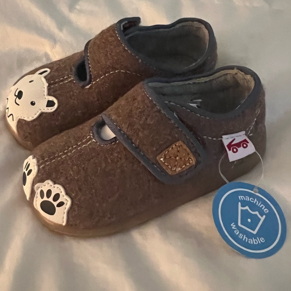 See Kai Run Toddler Slippers Size 6